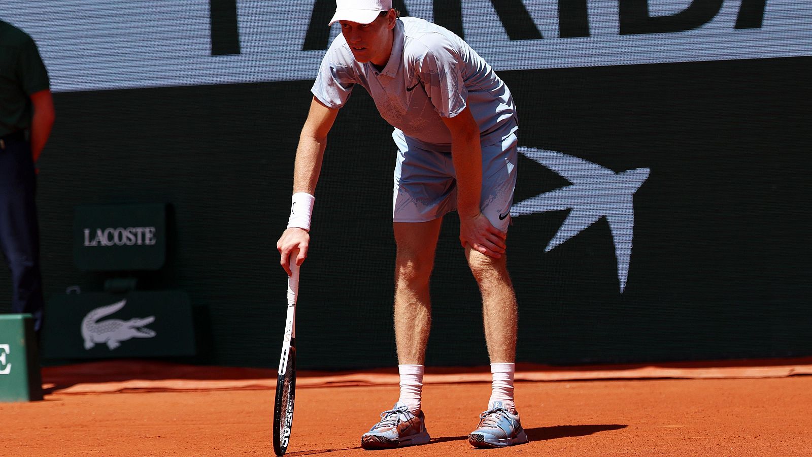 Jannik Sinner durante su partido ante el argentino Cerundolo en Roland Garros.