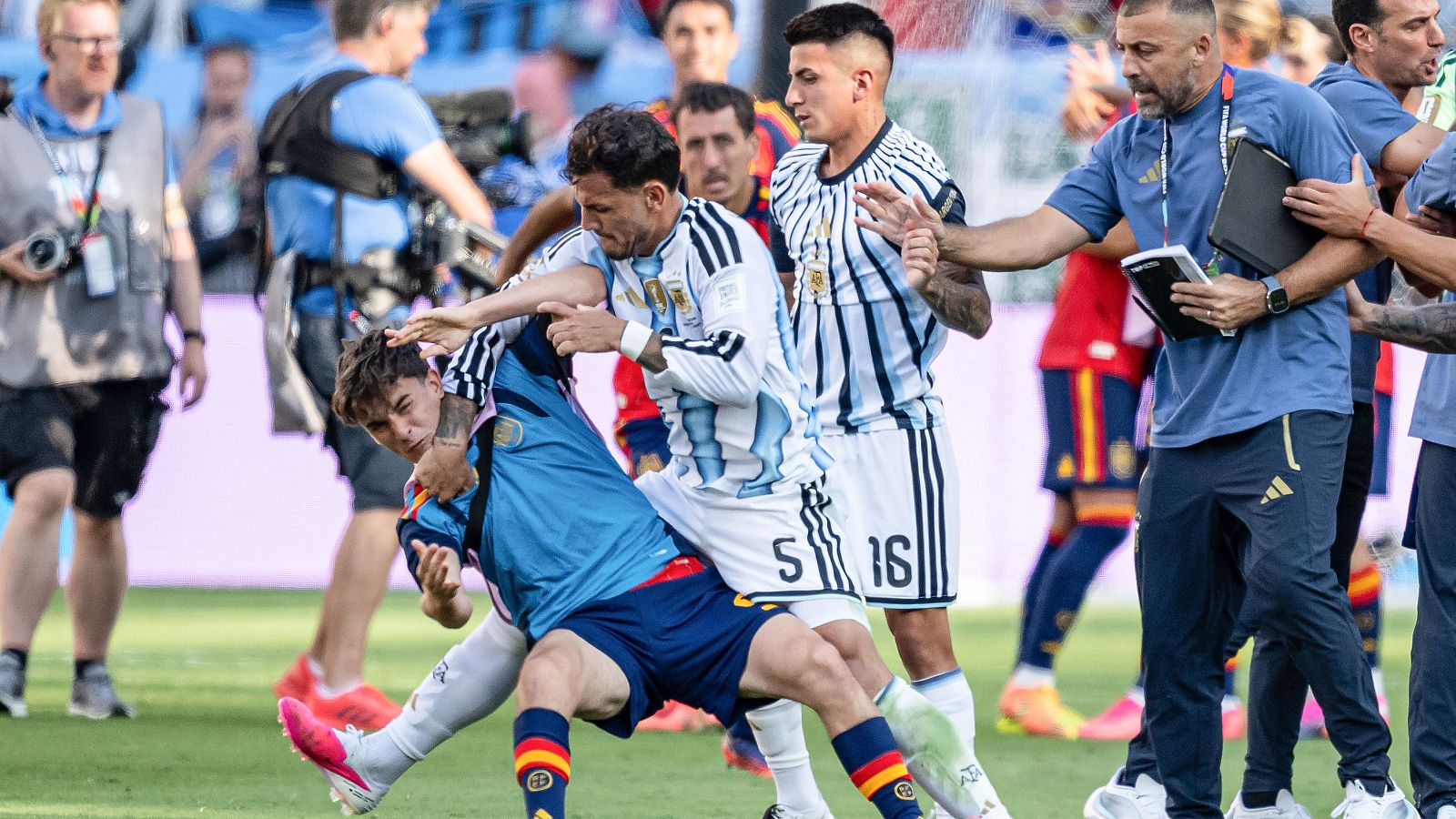Diez partidos de sanción a Paredes por los incidentes tras la final del Mundial