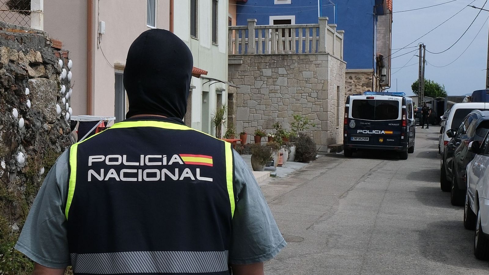 Una nueva operación contra el narcotráfico se ha desarrollado este sábado en la ría de Arousa. La operación continúa abierta a la espera de confirmar el número de detenidos y la cantidad de droga incautada, que podría superar los mil kilos.