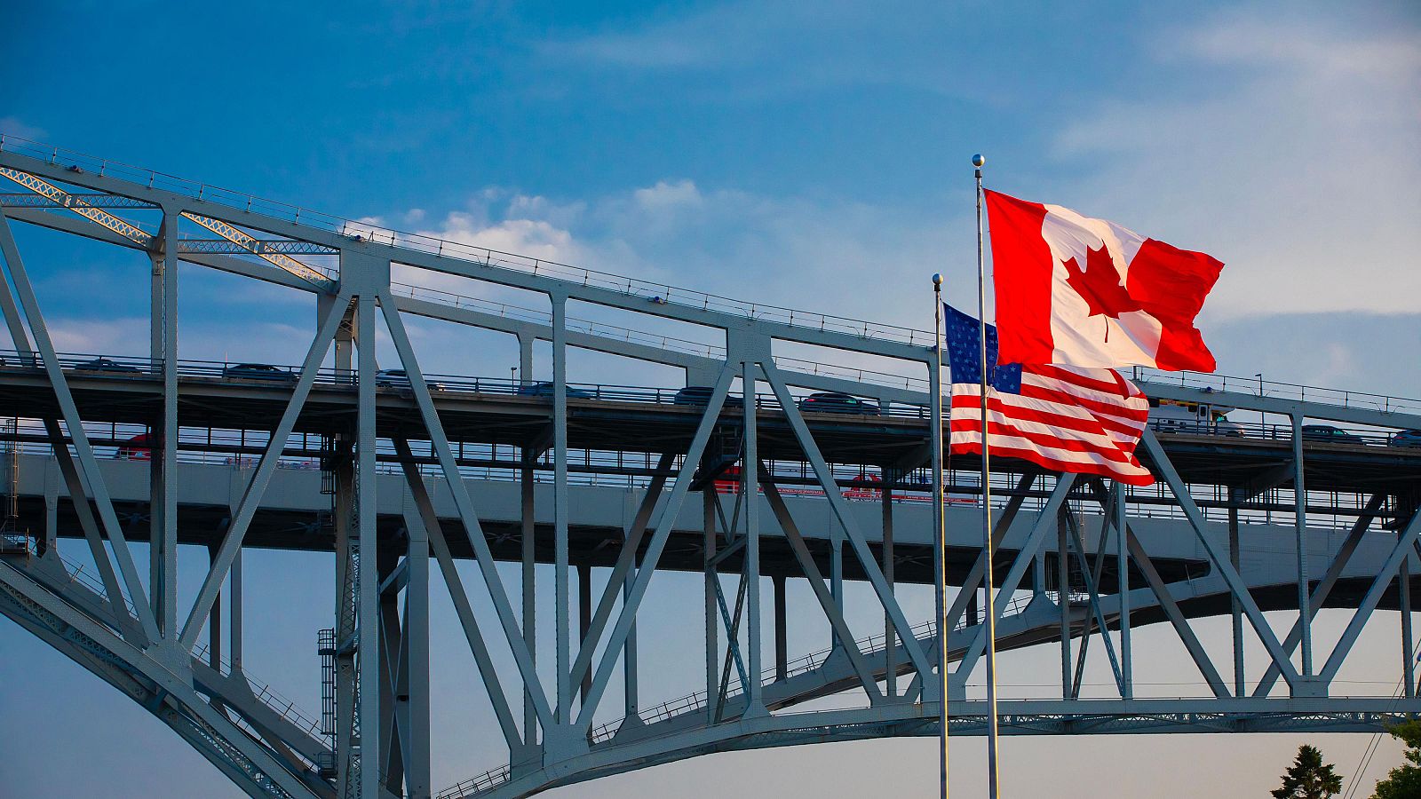 Canadá responde a Trump con nuevos aranceles de hasta el 50% para 700 productos estadounidenses