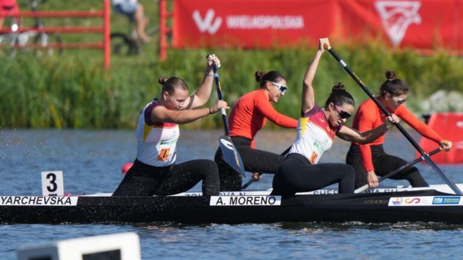 Viktoria Yarchevska y Ángeles Moreno, durante su participación en el C2 500 del Mundial de Piragüismo de Poznan