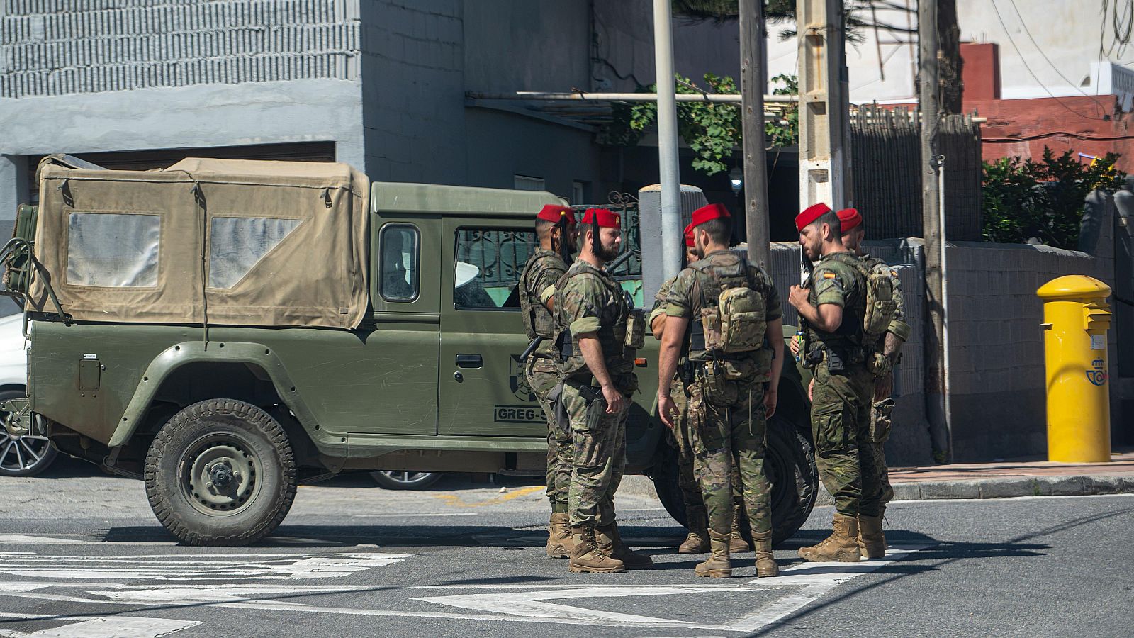 Doce migrantes detenidos y un militar herido en Ceuta tras el lanzamiento de piedras a un vehículo militar