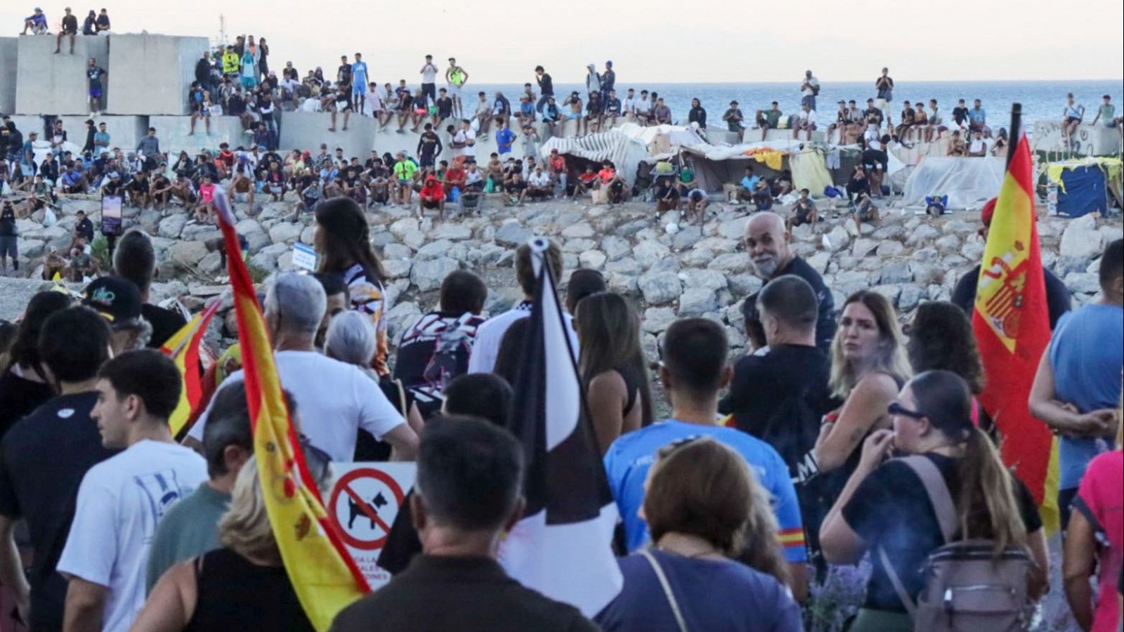 Protestas en Ceuta en la playa de El Trampolín