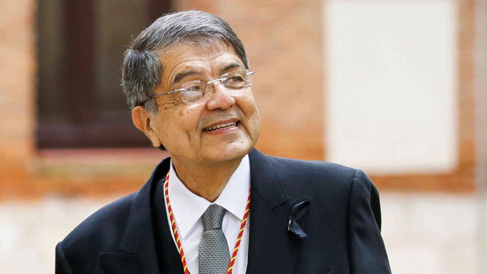 Sergio Ramírez, tras finalizar el acto de entrega del Premio Cervantes en el paraninfo de la Universidad de Alcalá de Henares.