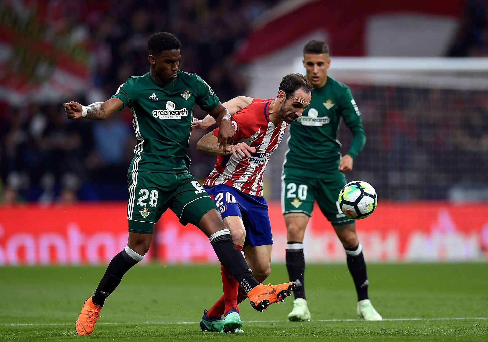 Juanfran se lesionó en el partido de liga ante el Betis.