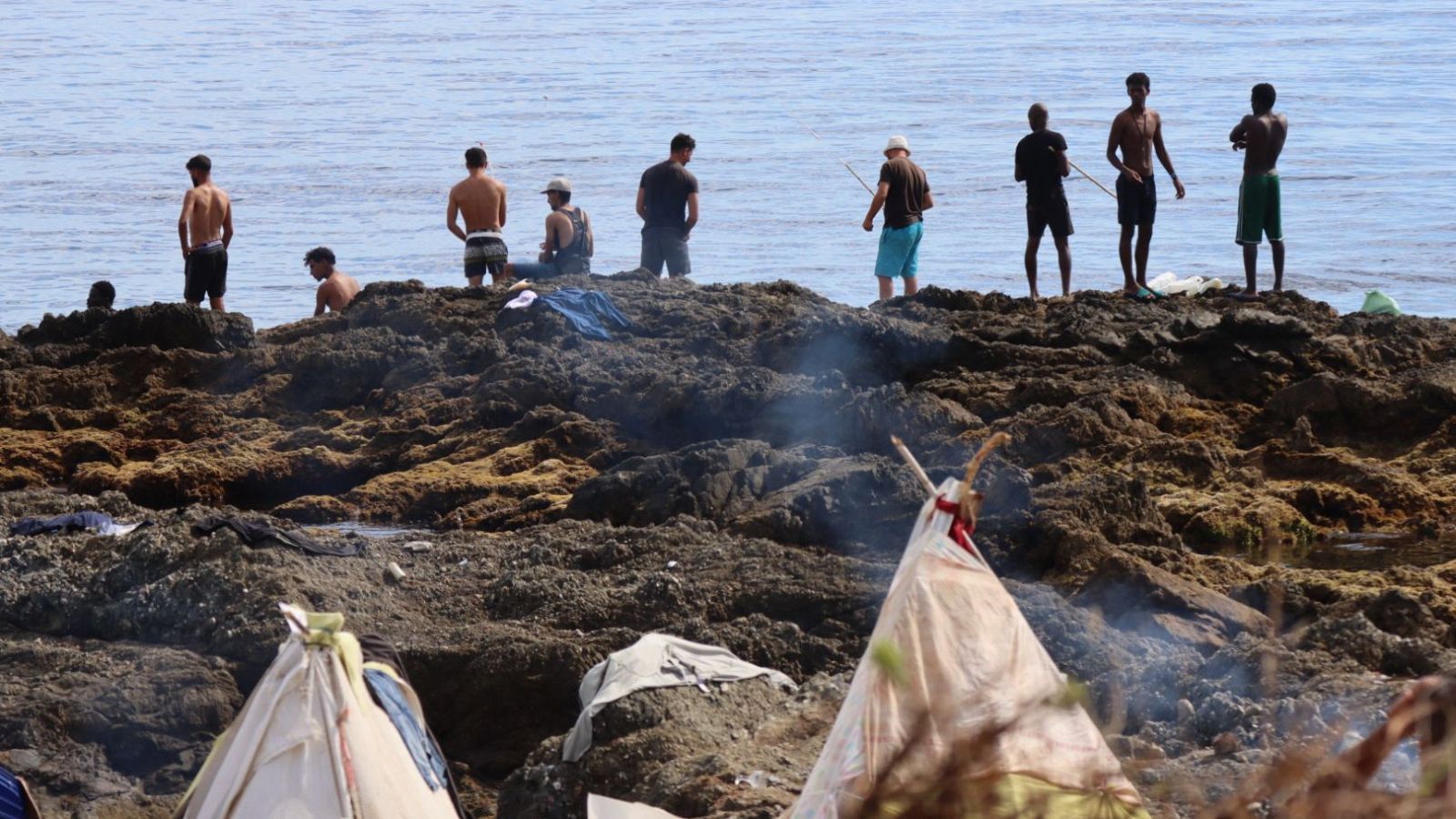 Suspenden las protestas contra migrantes en Ceuta tras los últimos episodios violentos