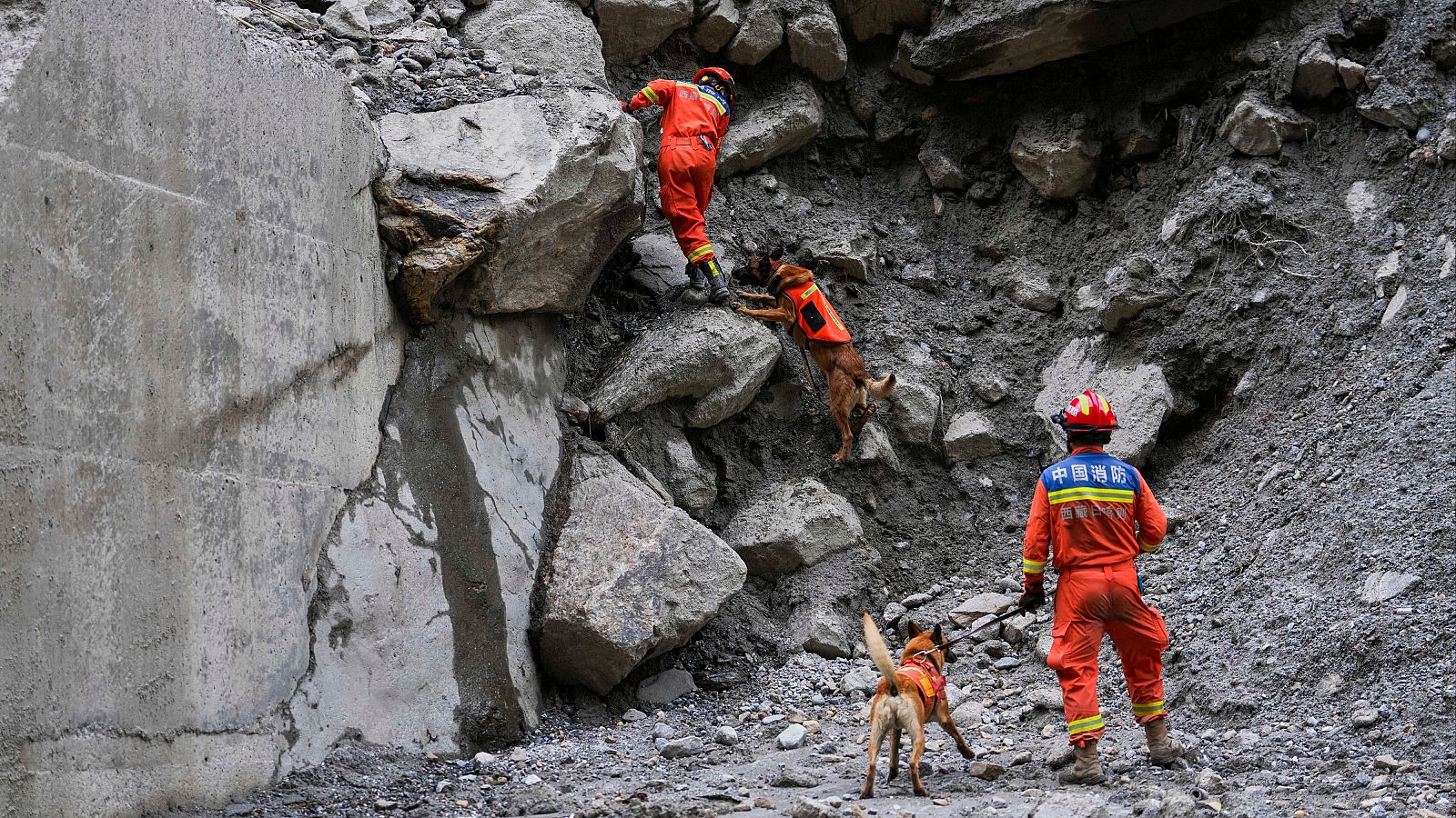 Aumenta la cifra de fallecidos en Nepal a 903 y más de 4.200 desaparecidos tras el alud