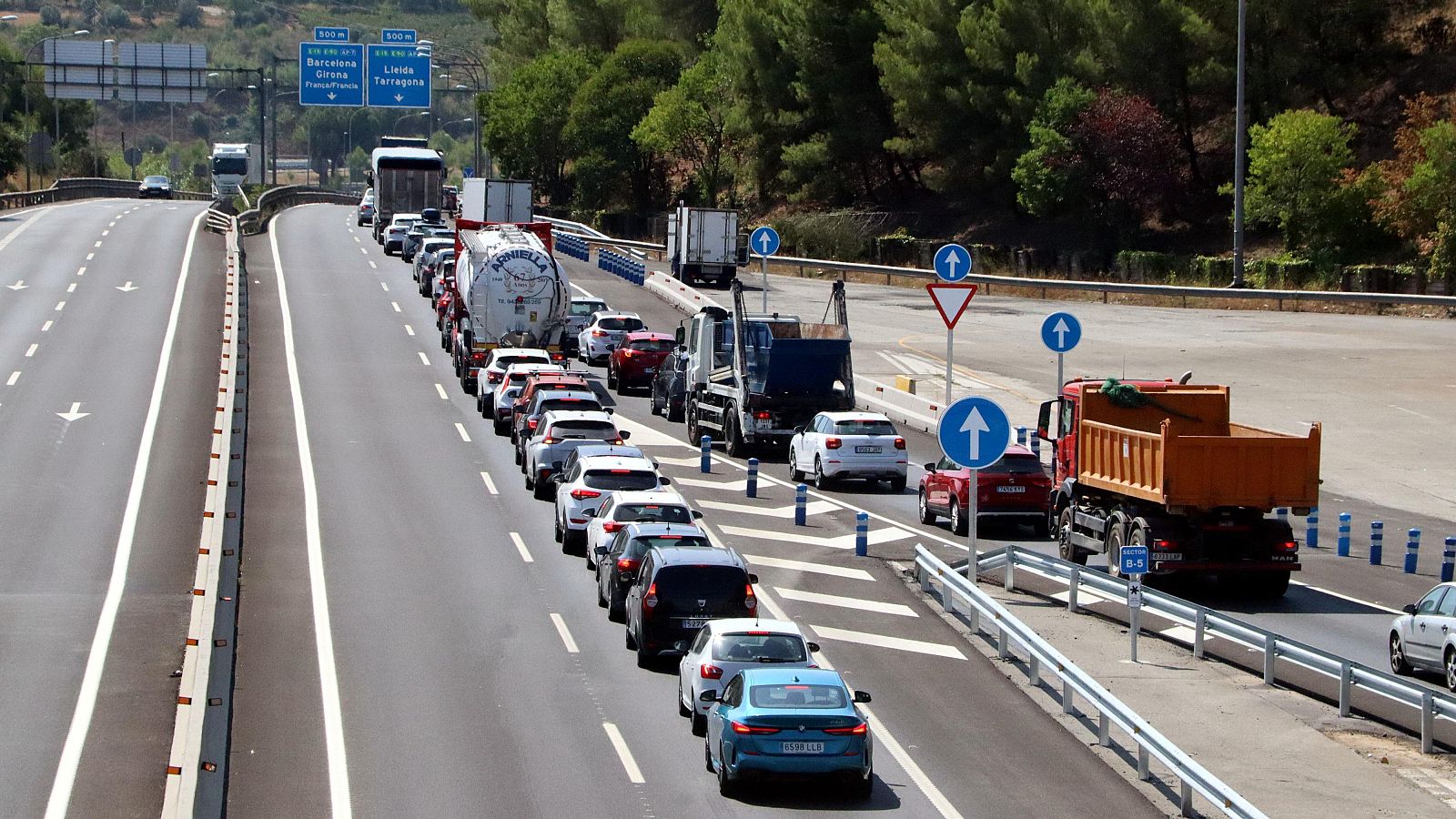 Cua de vehicles a Martorell per accedir a l'AP-7 en sentit Tarragona el passat 12 d’agost
