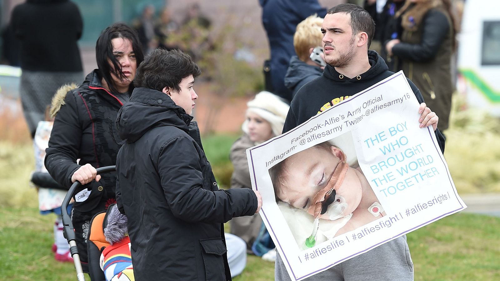 Los padres de Alfie Evans pedían trasladarlo a Italia para poder mantenerlo con vida allí