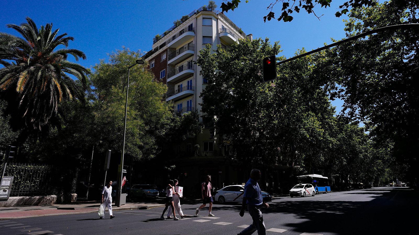 El entorno de Ayuso reconoce por primera vez que la presidenta visitó el ático, aunque lo hizo después de la compra Vista del edificio en el barrio de Chamberí donde está el ático adquirido por la empresa pública Planifica Madrid
