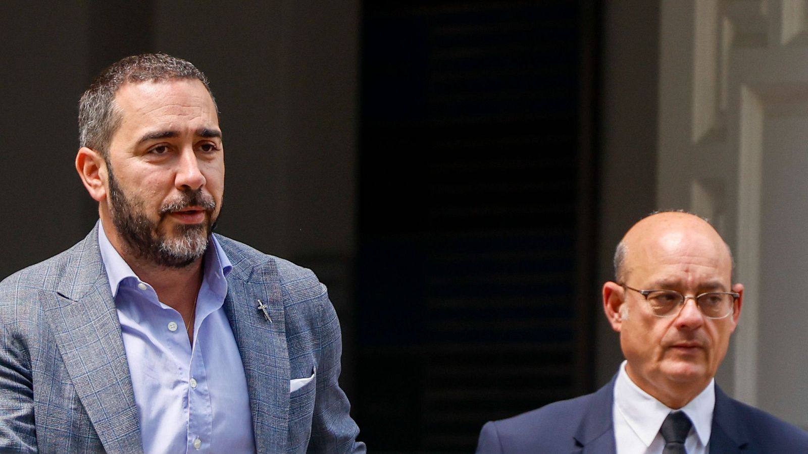 El empresario Víctor de Aldama, junto a su abogado, en una imagen reciente en el Tribunal Supremo.