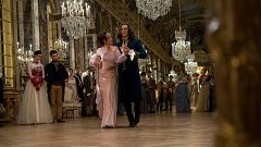Un Jim Morrison vestido de Tom Ford y McQueen. Así describe Pierce Brosnan al Luis XIV que interpreta en 'La hija del rey'