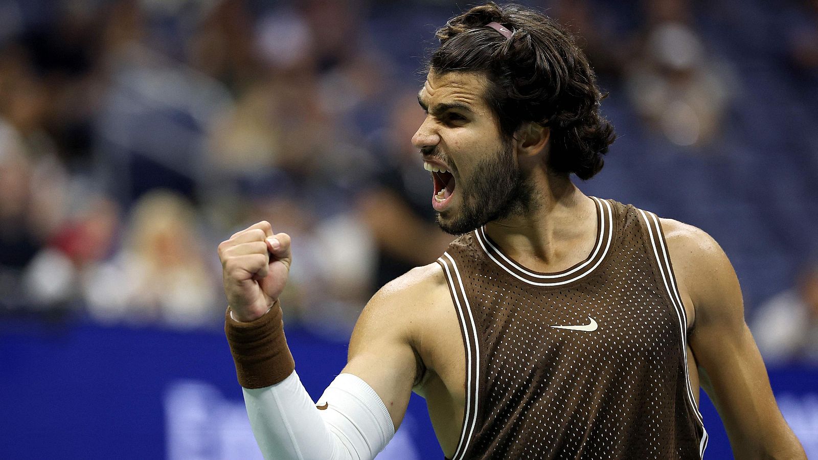 Alcaraz salva el susto inicial y coge vuelo en su clasificación a la tercera ronda del US Open