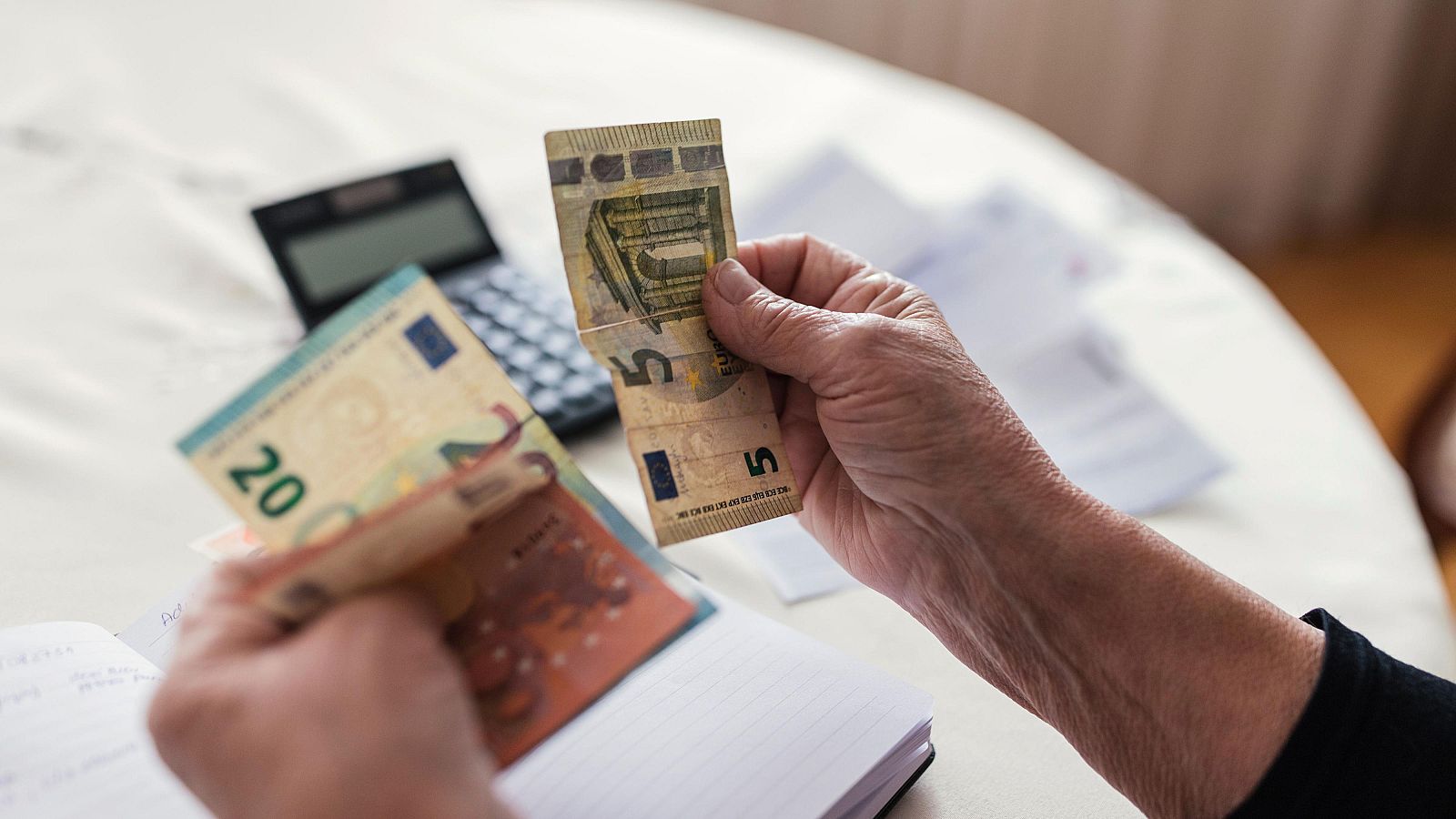 Trabajadores con más de 40 años cotizados reclaman que no se penalice su jubilación anticipada: "El sistema me castiga"