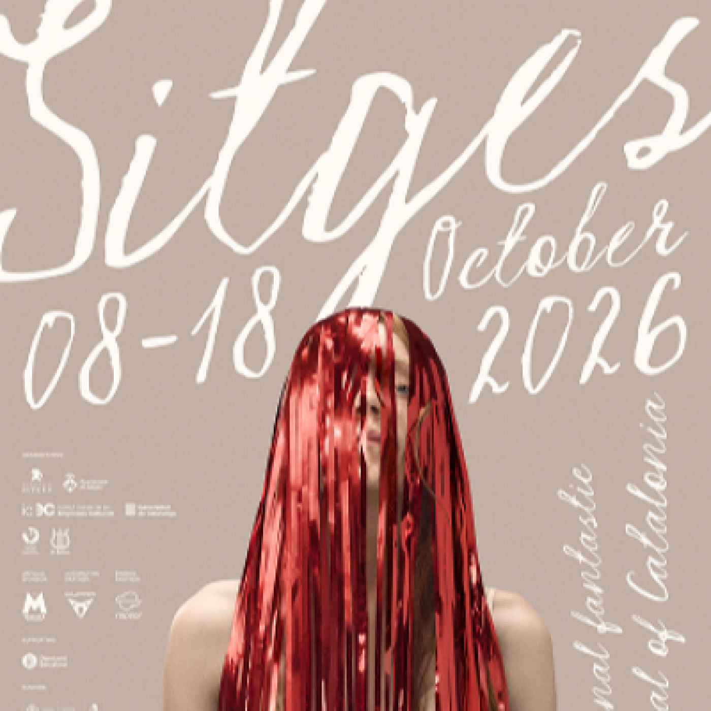 Cartell del Sitges International Fantastic Film Festival of Catalonia, 08-18 October 2026. Persona amb tirallongues vermelles brillants cobrint el rostre.