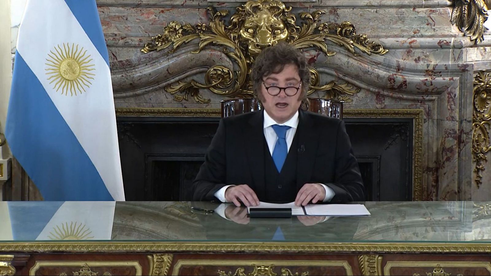Milei reclama que las Islas Malvinas "son argentinas" e impondrá sanciones a la perforación de petróleo frente a ellas