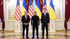 Zelenski califica de "provechosa" la reunión con los enviados de Trump y espera iniciar pronto las negociaciones trilaterales