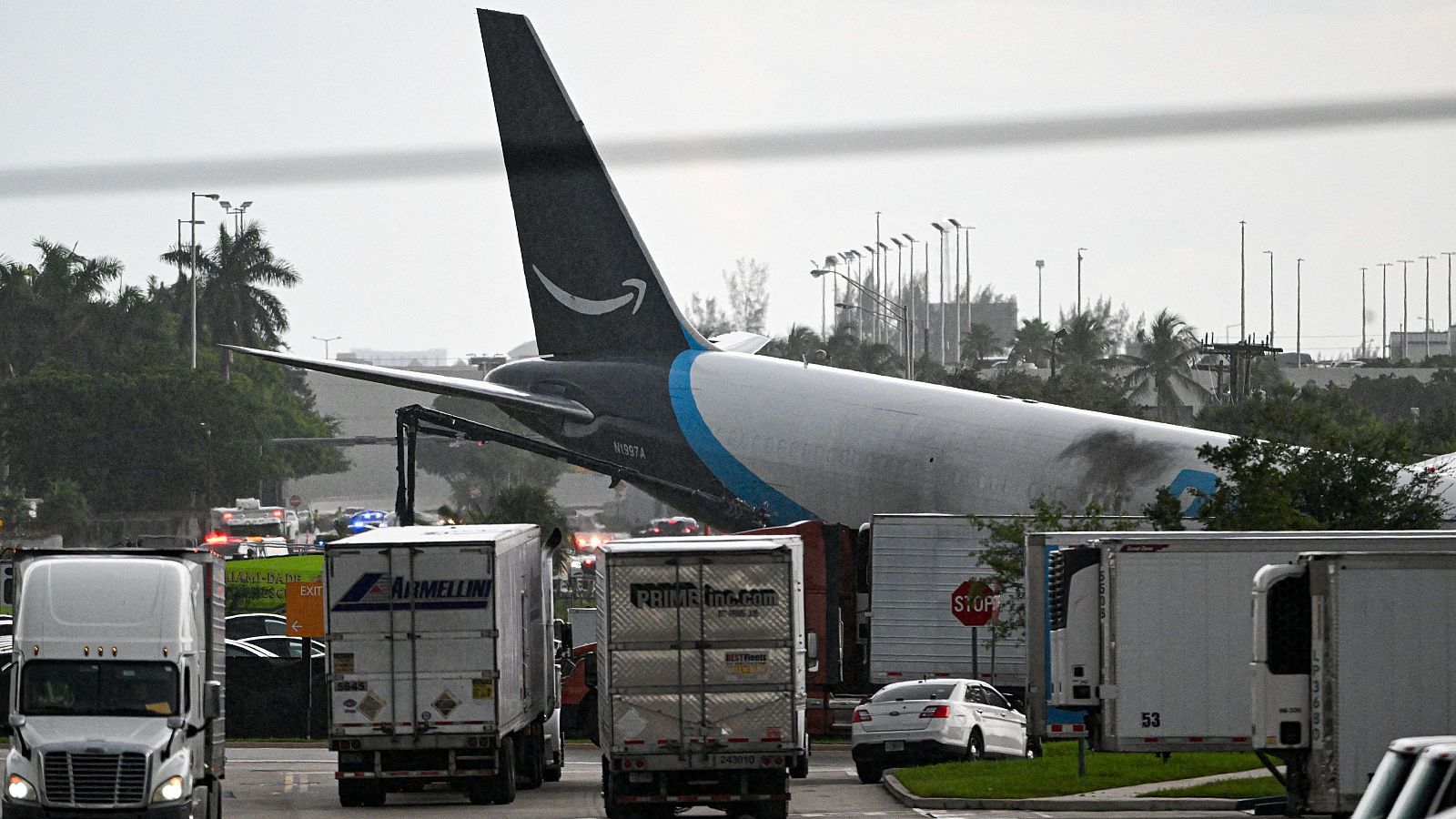 Un avión de carga de Amazon se estrella en el aeropuerto de Miami