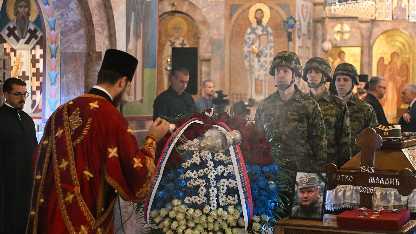 Polémica por la exaltación del 'carnicero de Bosnia' durante su velatorio en la Iglesia de San Luca