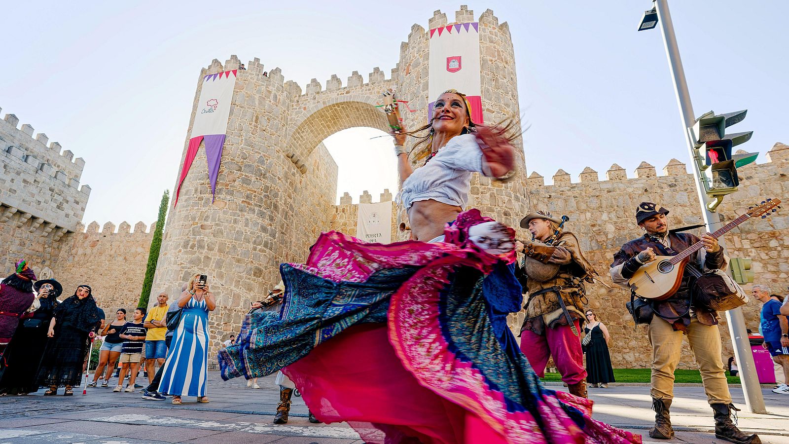 Vista de un momento de la apertura de las XXIX Jornadas Medievales de Ávila – La Ciudad de las Tres Culturas