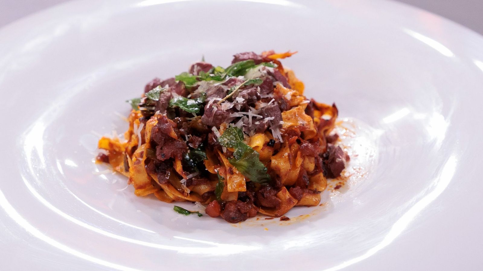 Receta de pasta fresca con corazones de ternera de María Escoté en MasterChef Celebrity Legends