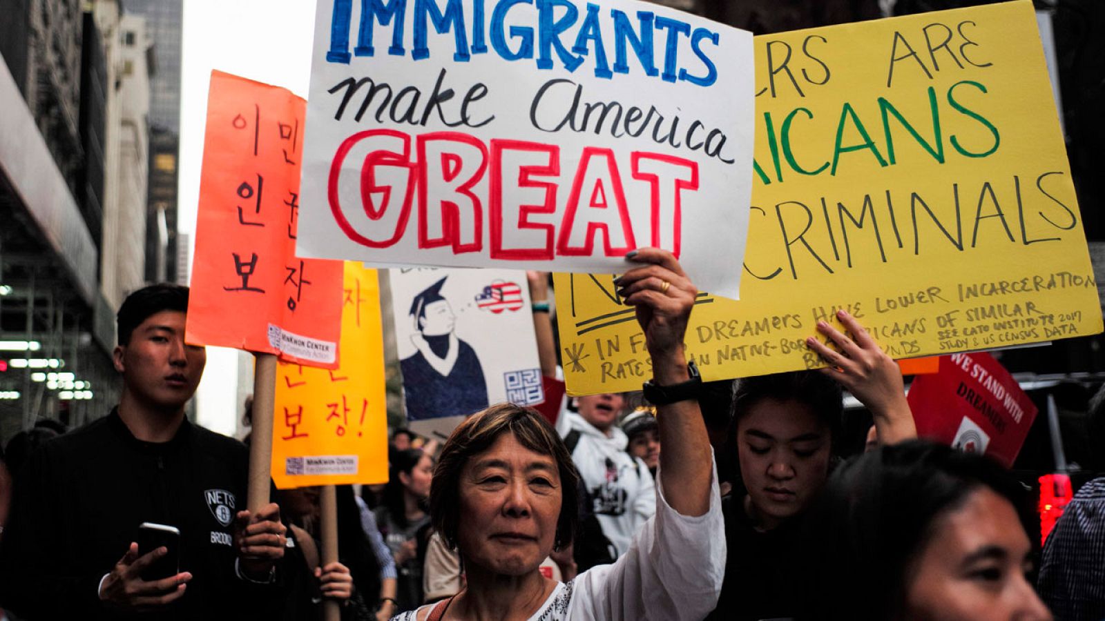 Un juez de EE.UU. ordena a Trump reactivar DACA y aceptar nuevos "soñadores"