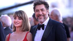 Javier Bardem y Penélope Cruz presentan 'Búnker' en Venecia: "Es una victoria que el cine español viaje y viaje tan bien"