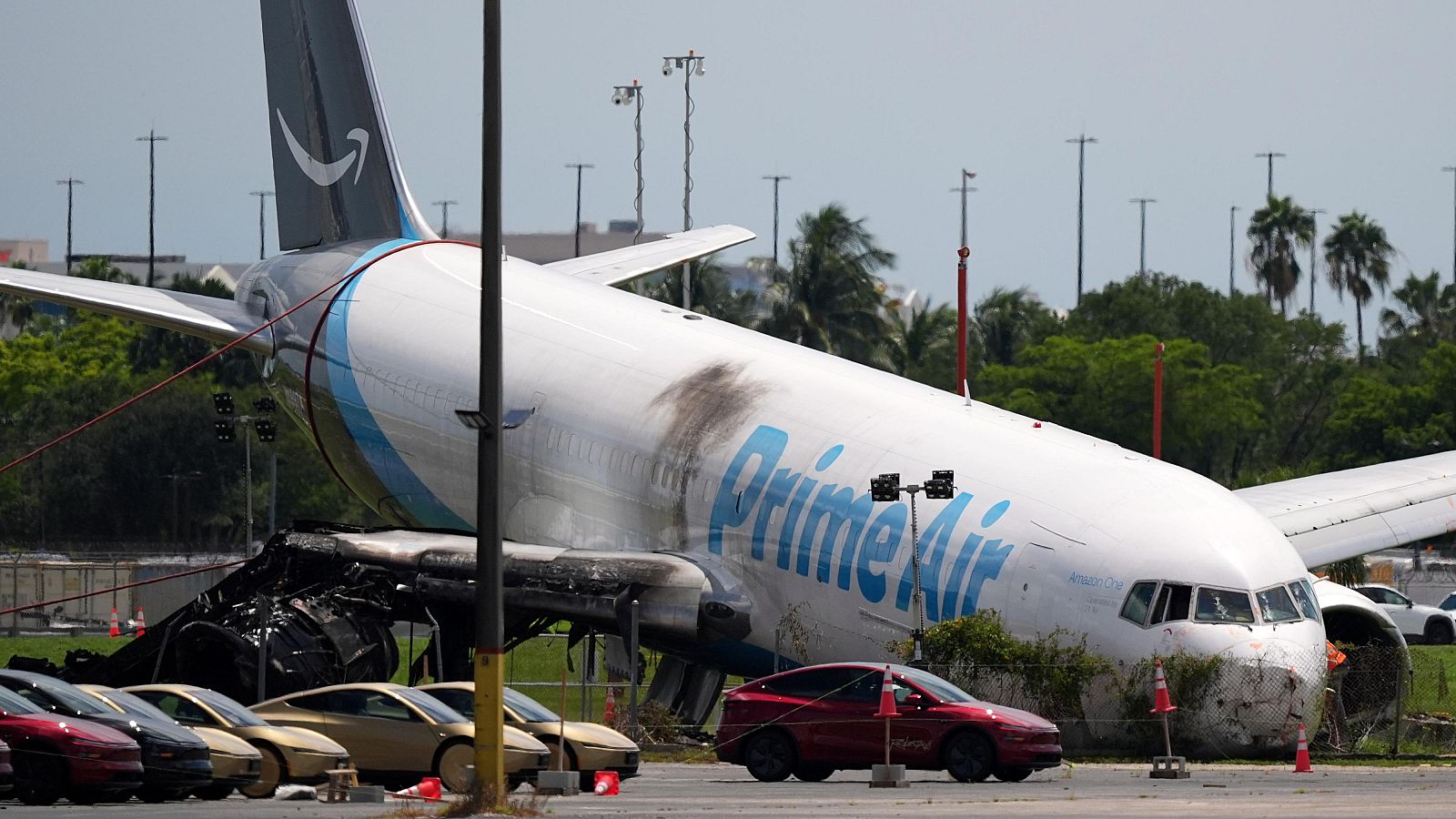 Los pilotos pensaron abortar el aterrizaje en el accidente del avión de carga de Amazon que dejó cinco muertos en Miami