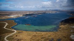 Argentina suma cinco empresas británicas a la demanda por el petróleo en las Malvinas y Milei cancela su viaje a Londres
