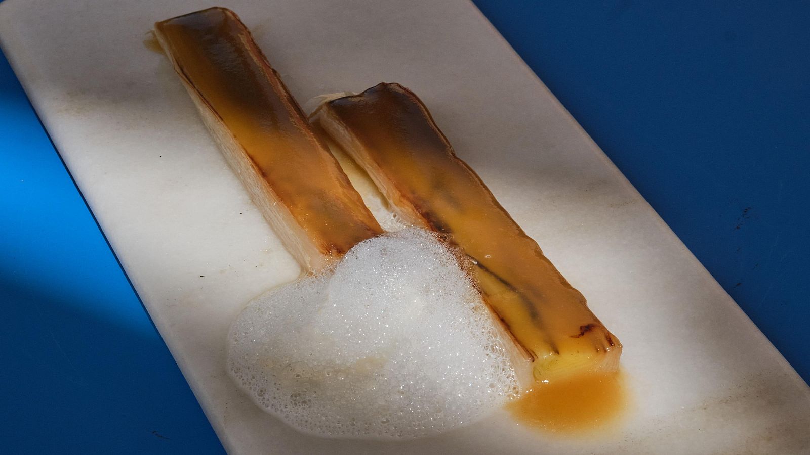 Receta de puerros confitados, velouté y aire láctico de MasterChef Celebrity Legends