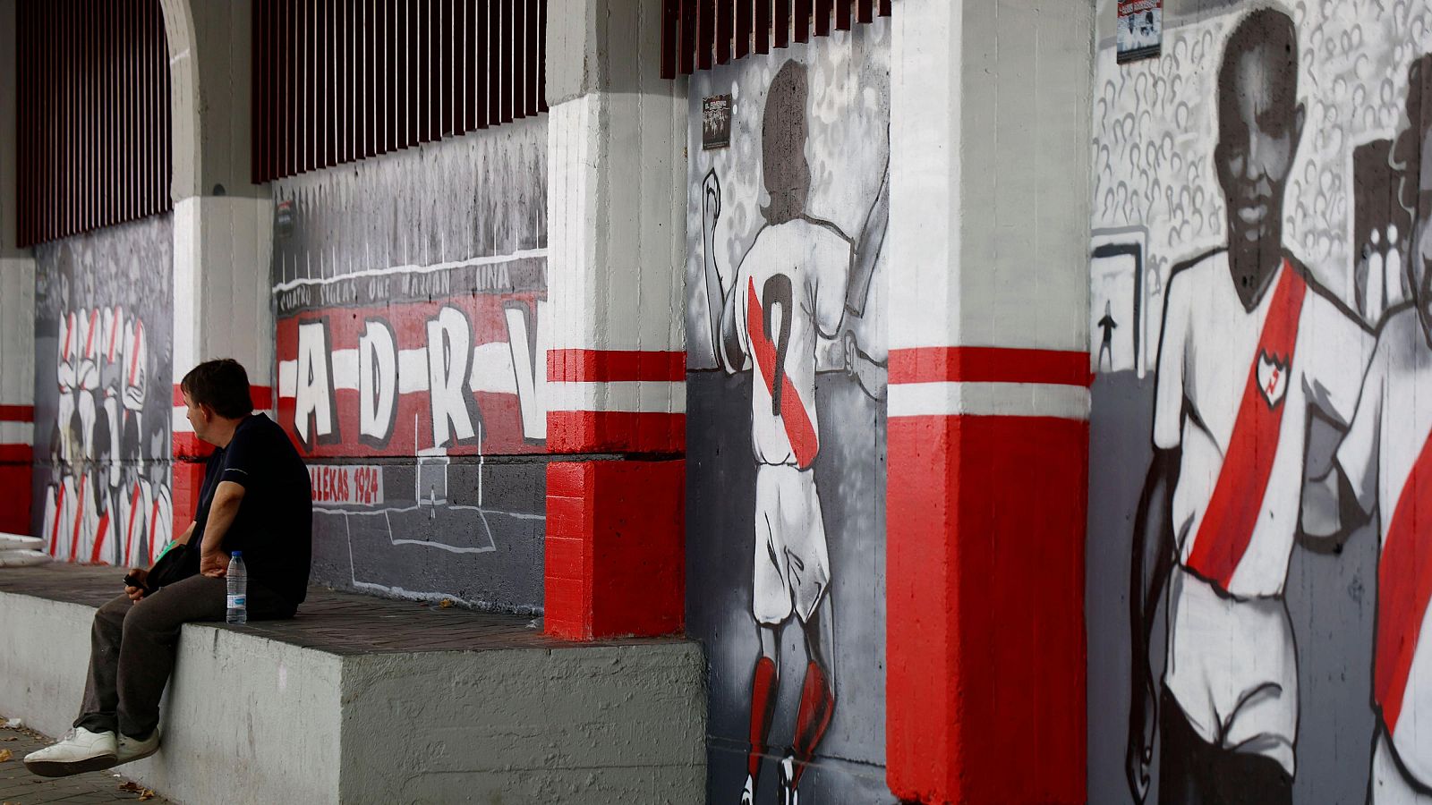 Vista del exterior del estadio de Vallecas.
