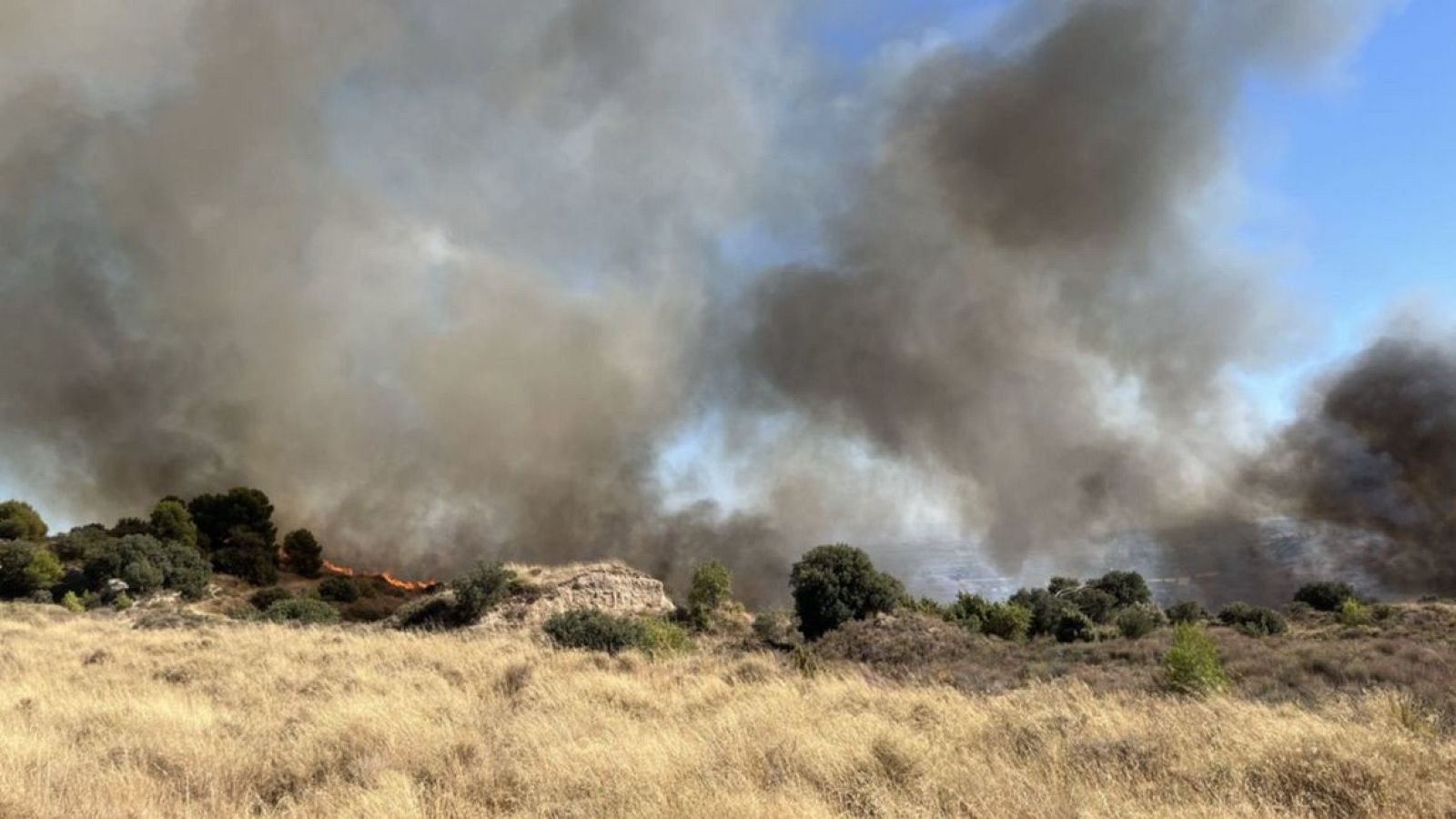 Fum d'un incendi a Alfarràs (Segrià)