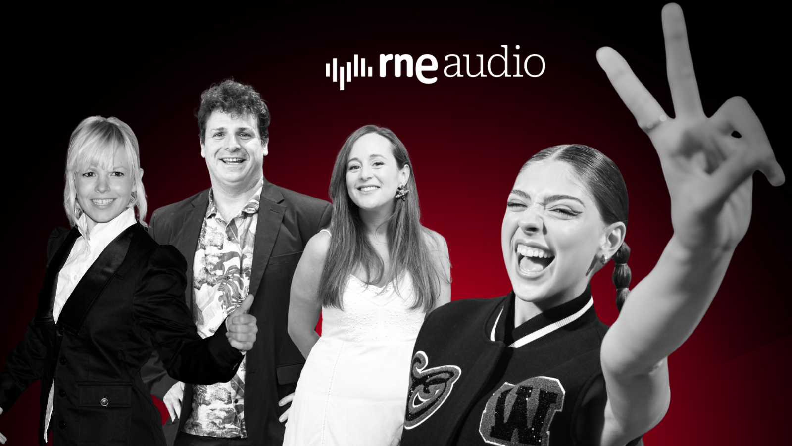 Pepa Fernández, Carles Mesa, una mujer y Lala Chus en una promoción de "rne audio" con fondo rojo. Lala Chus hace un gesto de "V" con la mano. Logo "rne audio" en blanco.