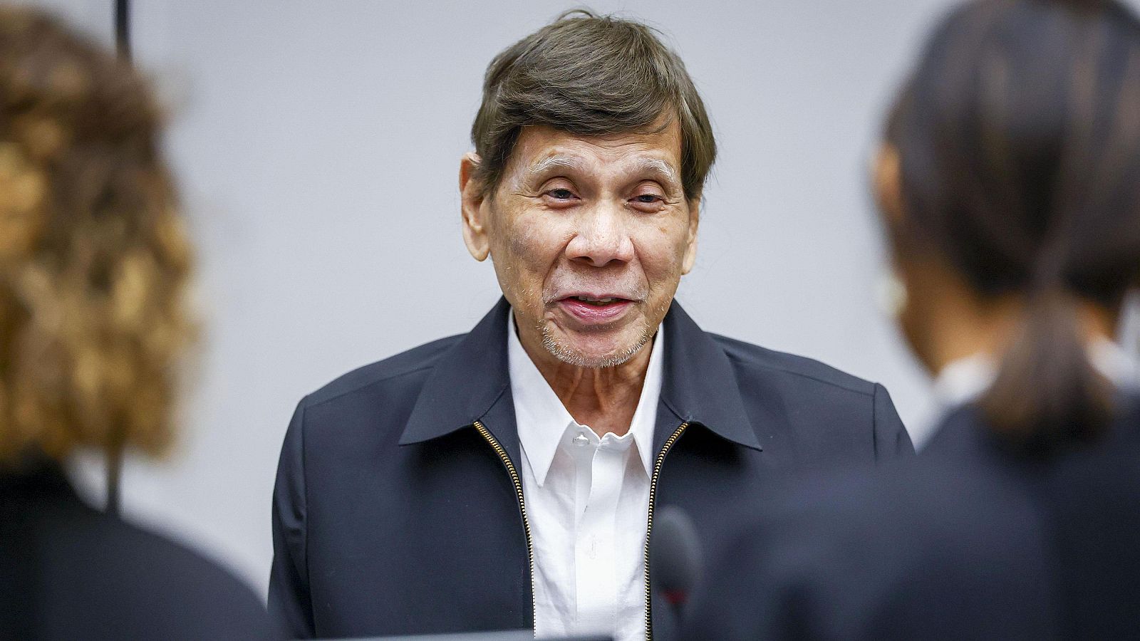 El expresidente de Filipinas Rodrigo Duterte en la vista preliminar de su juicio en el que se la acusa de crímenes contra la humanidad
