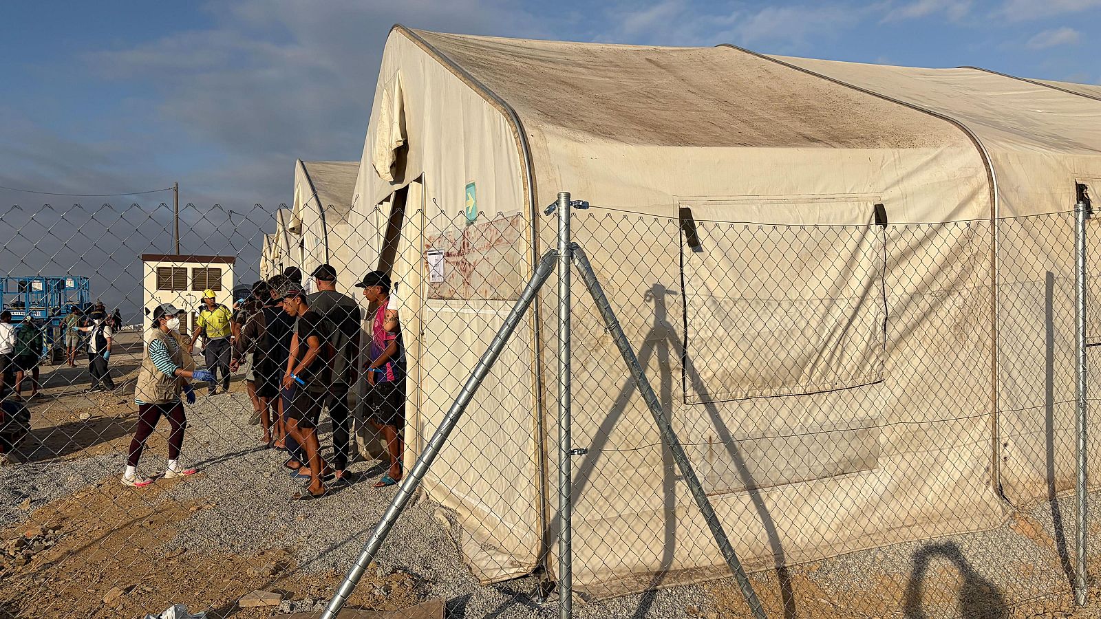 Imagen de una nueva instalación acondicionada en Ceuta para acoger a personas migrantes.