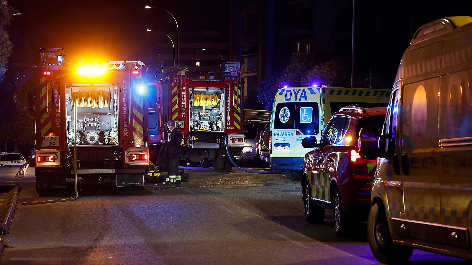 Una persona ha fallecido y siete han sido trasladadas al hospital por inhalación de humo a consecuencia de un incendio declarado la noche de este sábado en una habitación de la residencia Padre Menni, en Pamplona.