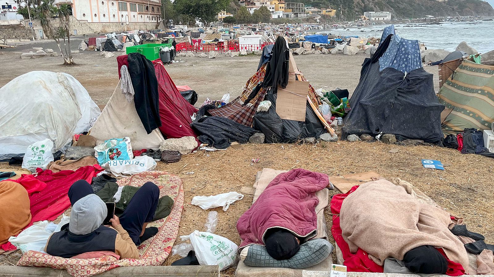 Amanece este domingo en la playa del Trampolín en Ceuta