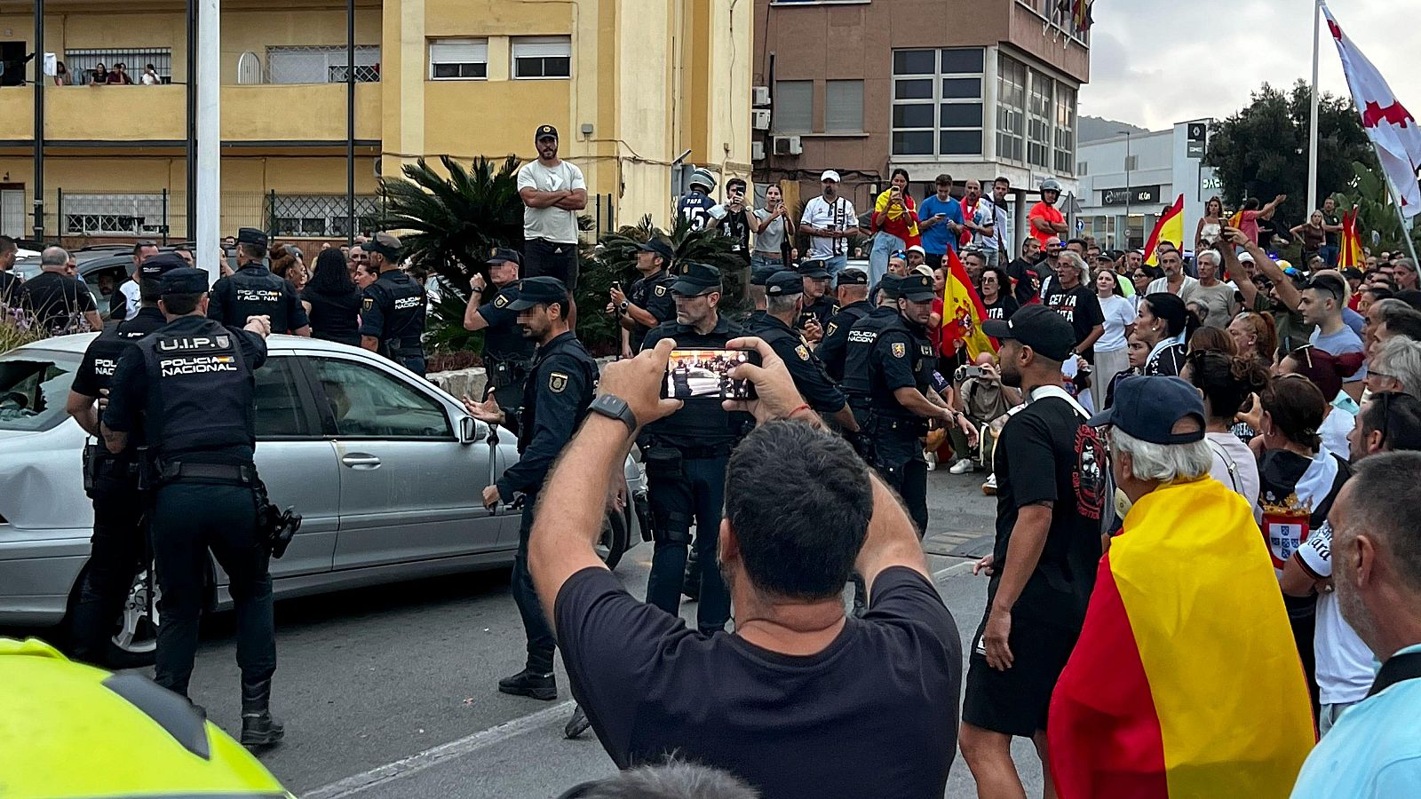 Destrozan en el puerto de Ceuta el coche de la diputada en la Asamblea por el grupo Ceuta Ya!, Julia  Ferreras