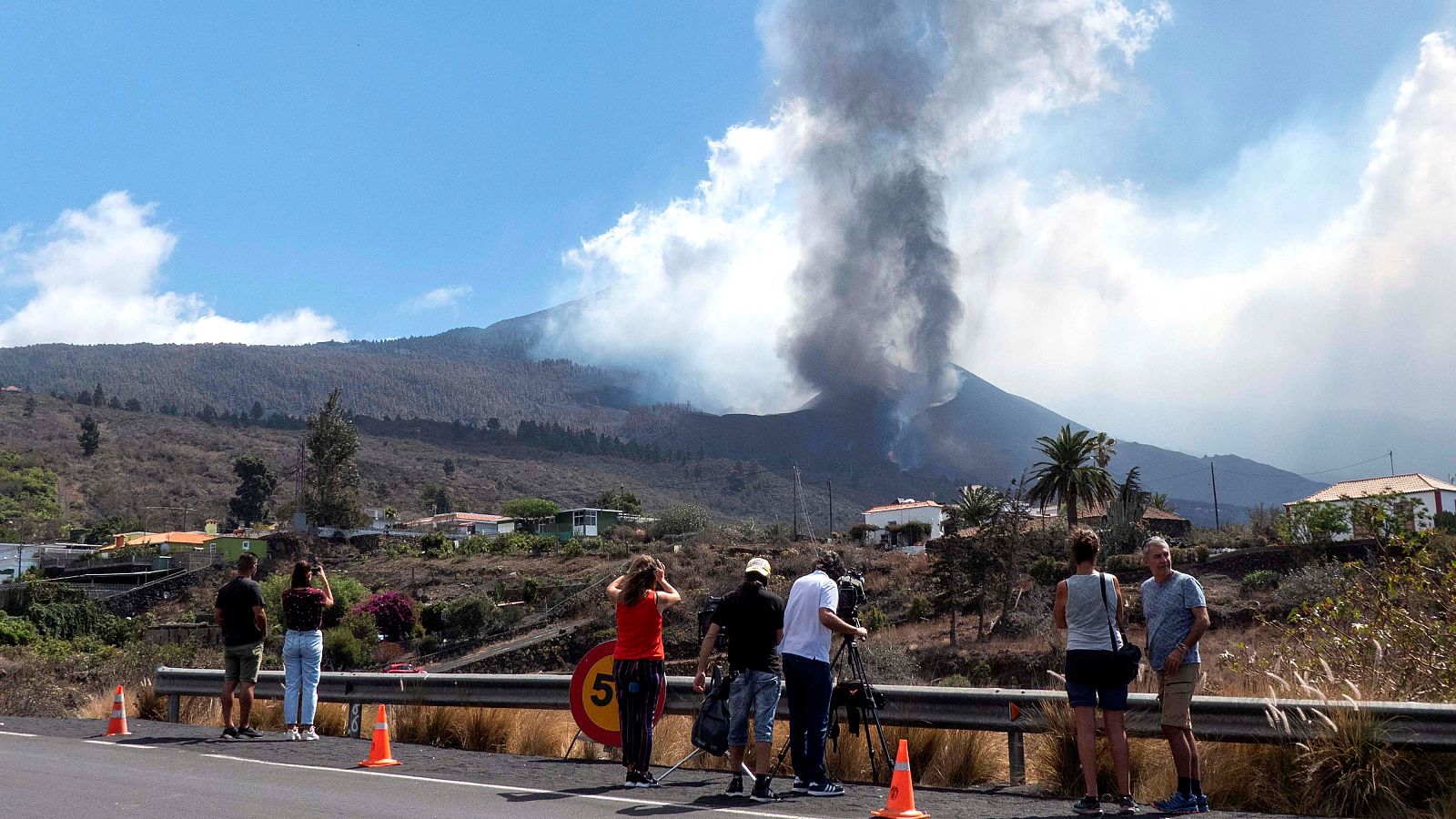 Vista general del volcán en octubre de 2021, a los pocos días de la erupción