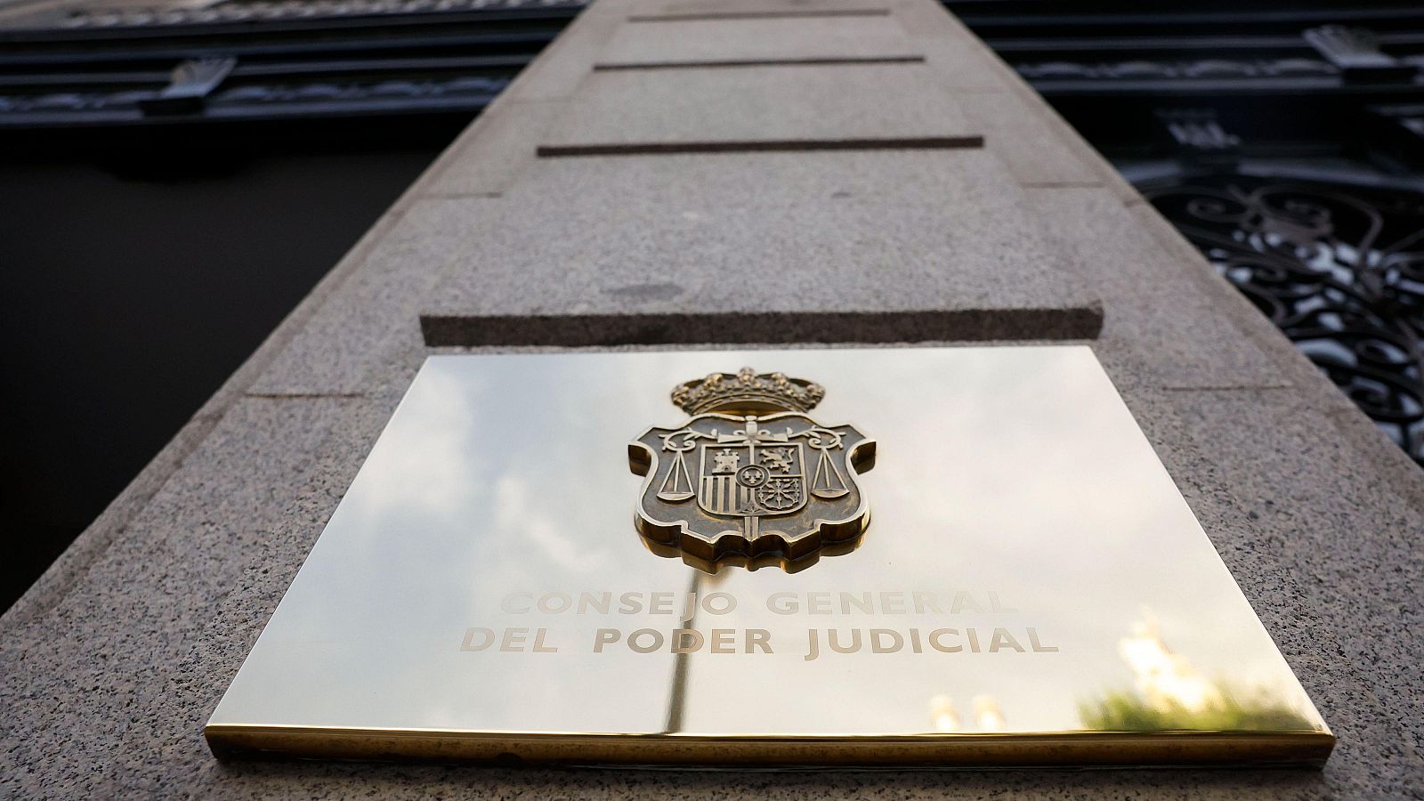 El CGPJ expedienta al juez del caso DAO por afirmar que las mujeres cuentan con "ventajas" para denunciar Fachada del Consejo General del Poder Judicial (CGPJ)