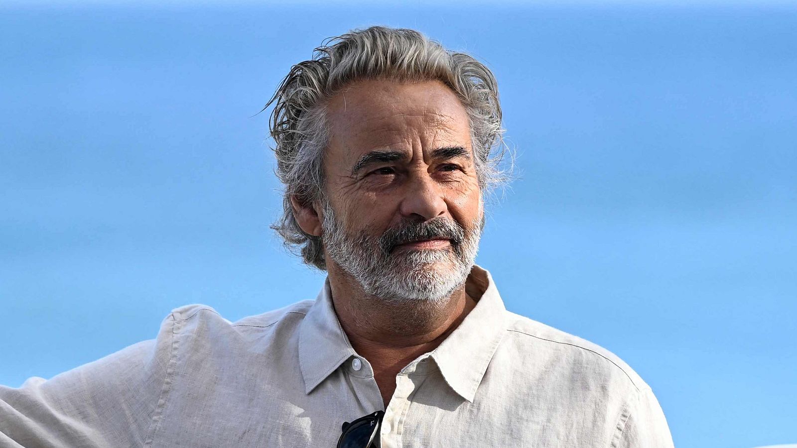Eduard Fernández: "Para 'El mal padre' nos fijamos en aquellos personajes izquierdosos que se fueron quedando para la derecha"