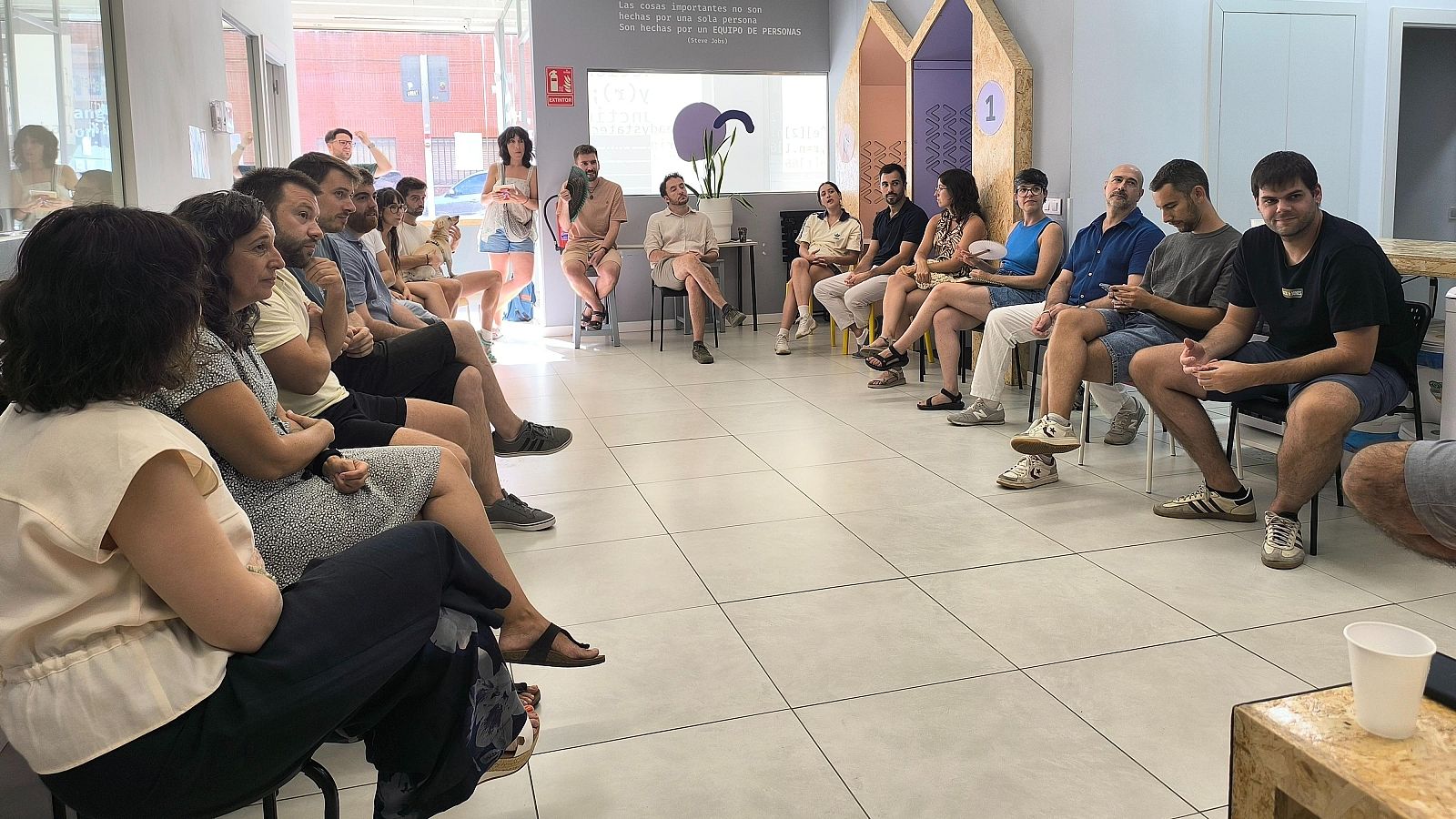 Voluntarios y voluntarias de la ECAP, durante la reunión celebrada en septiembre de 2026 para preparar el nuevo curso académico