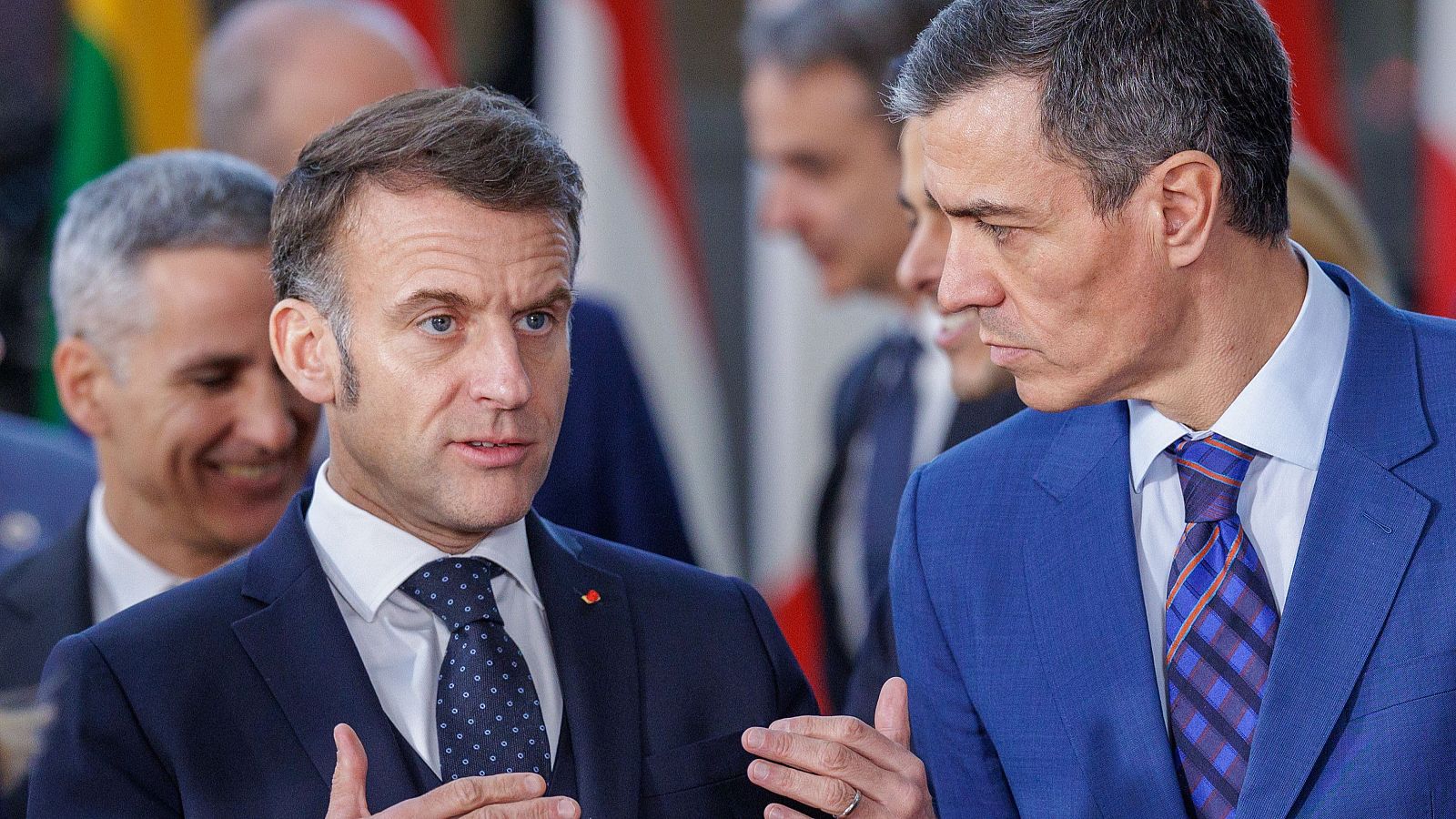 El presidente del Gobierno, Pedro Sánchez, y el presidente francés Enmanuel Macron, durante un acto en Bruselas.