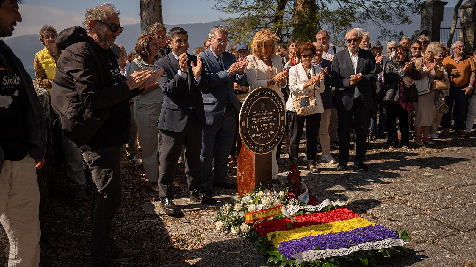 Homenaje a los presos del penal franquista de las islas de San Simón y San Antón
