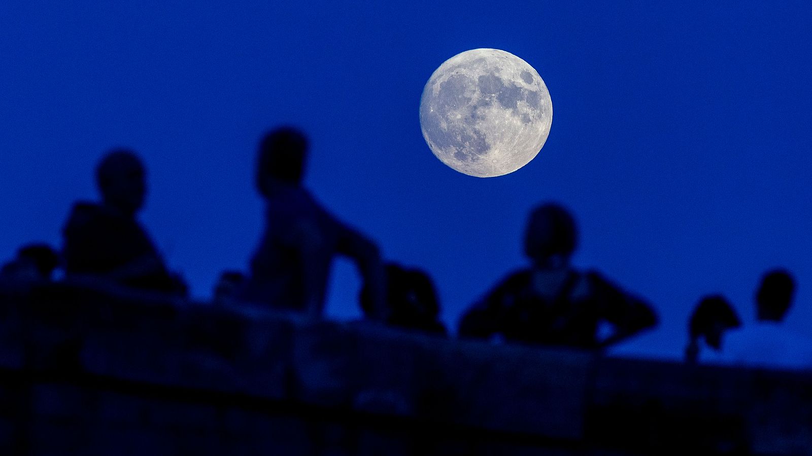Luna de la cosecha: la primera Luna llena del otoño.