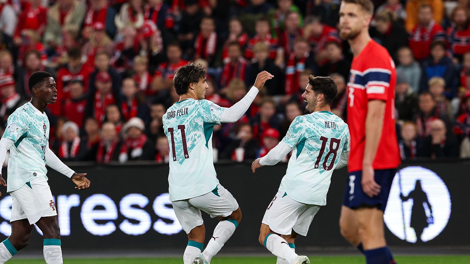 Portugal celebra el gol de Joao Félix en Noruega