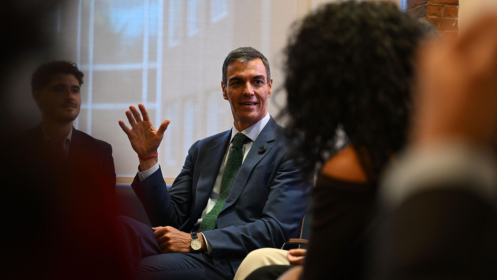 Sánchez responde sobre corrupción, Pegasus y Zapatero a estudiantes de Harvard en un foro sobre tecnooligarcas