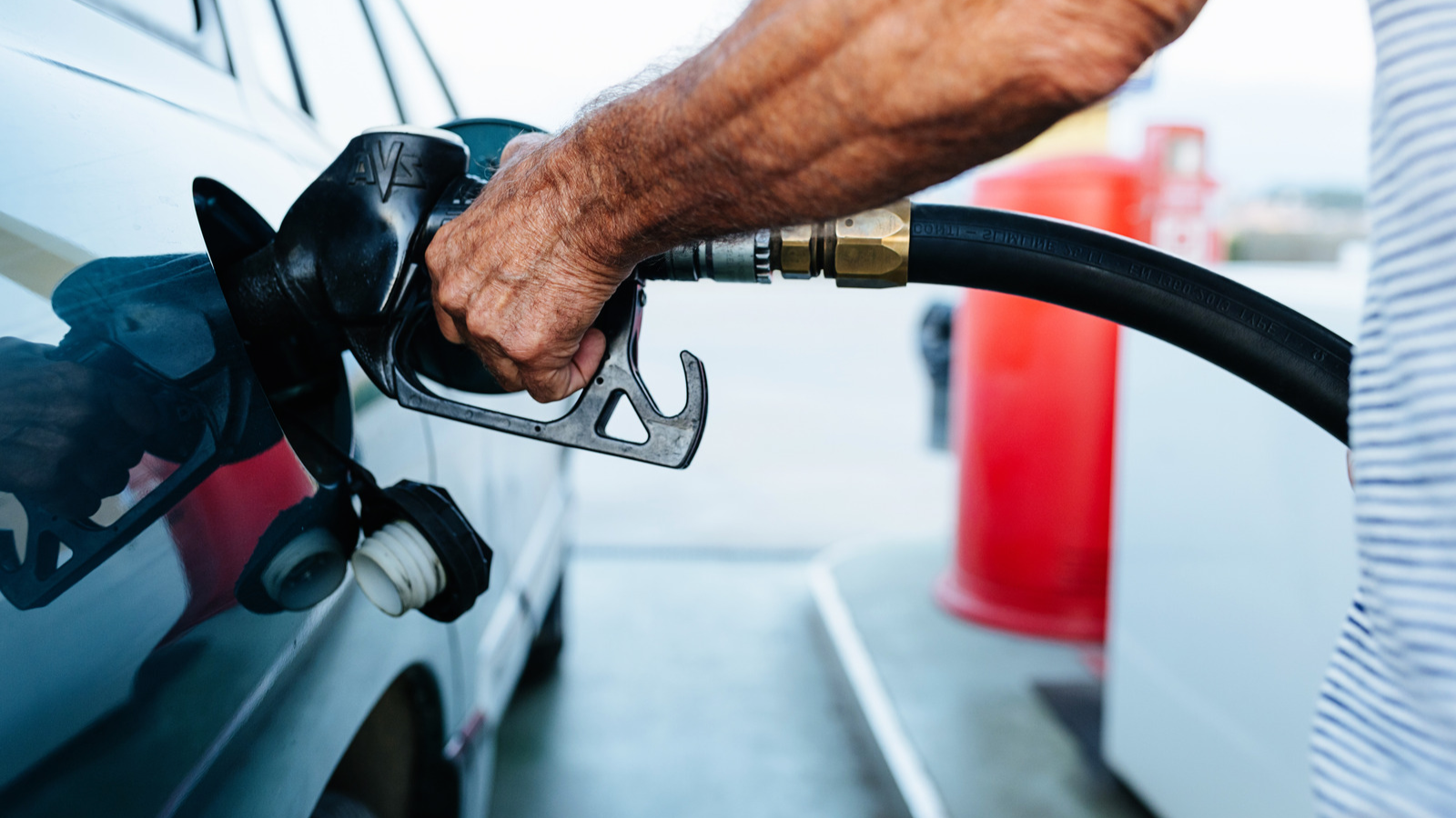 La petrolera Eni aplica un precio máximo a sus carburantes en Italia por "solidaridad"