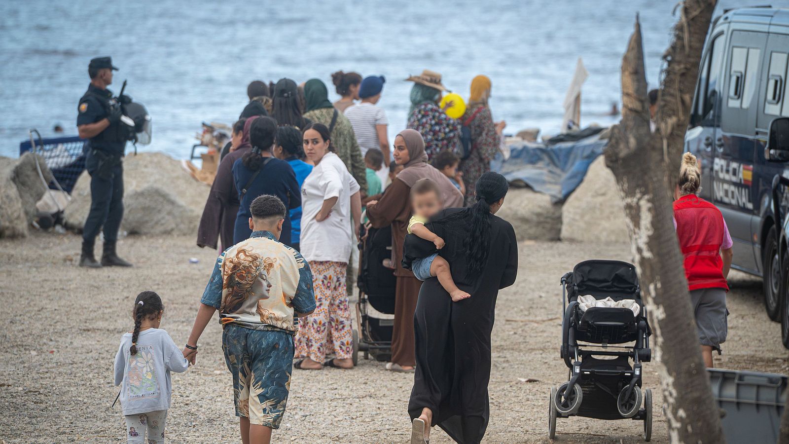 La Policía Nacional lleva a cabo una operación en Ceuta para filiar a menores migrantes