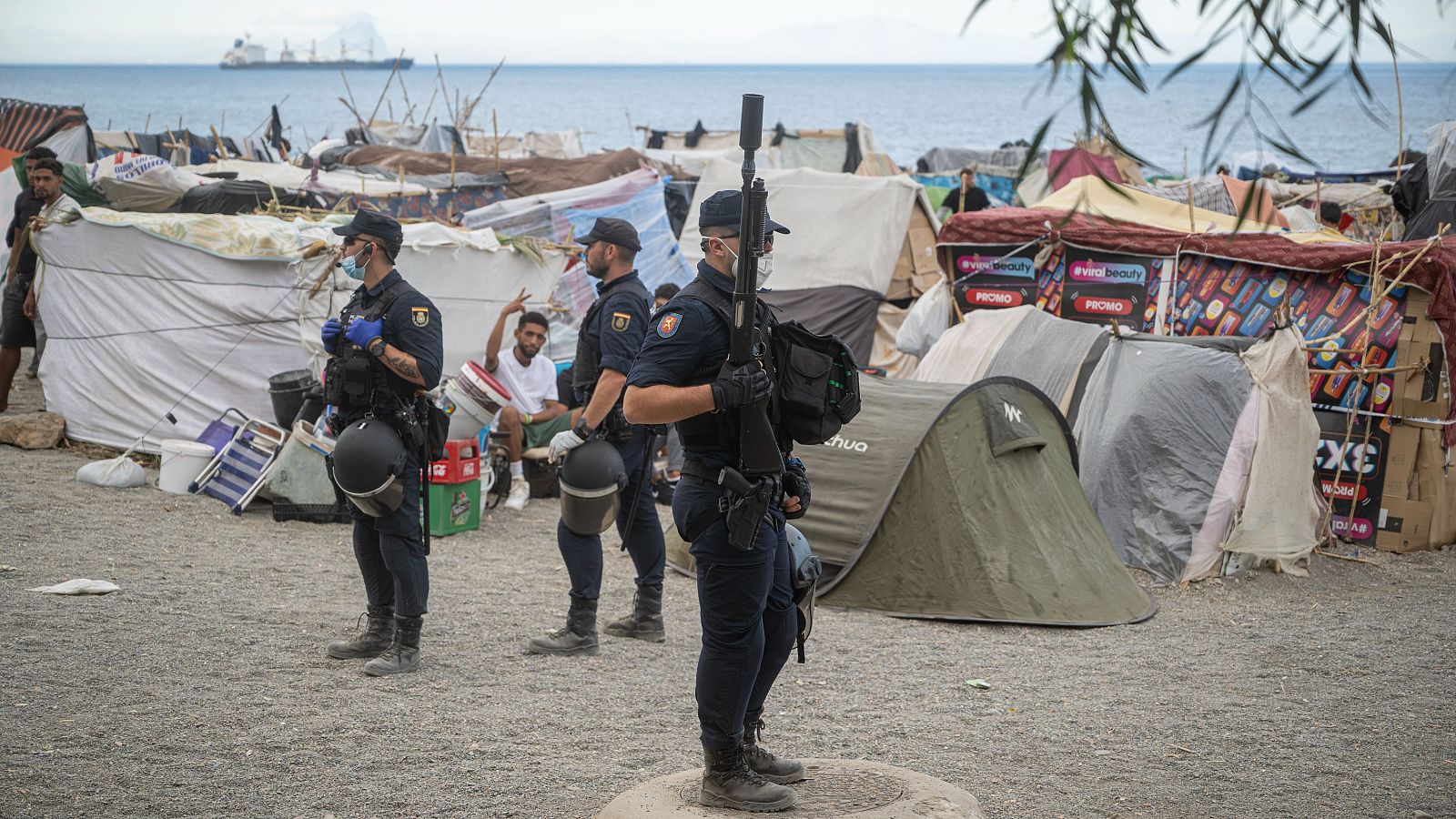 Detienen a dos inmigrantes en la playa del Trampolín de Ceuta por una violación a una menor marroquí